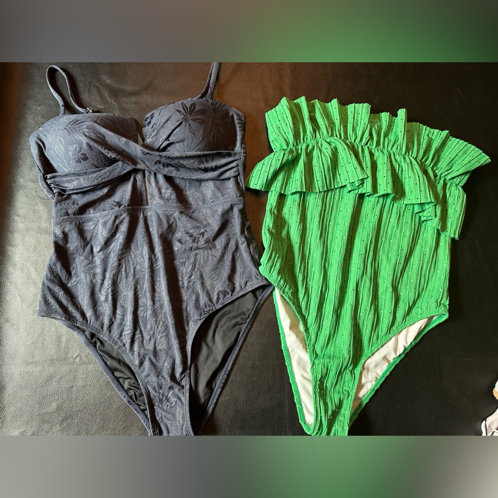 WOMENS SIZE LARGE SWIMSUIT SET